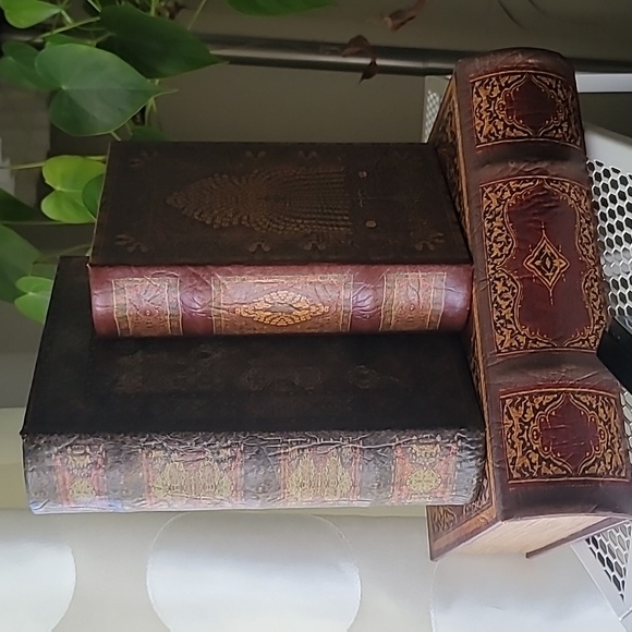 3 Vintage Book storage decor - Picture 4 of 10